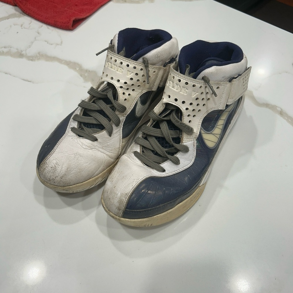 Men’s Nike Lebron James soldier V basketball shoes size 12 white and navy